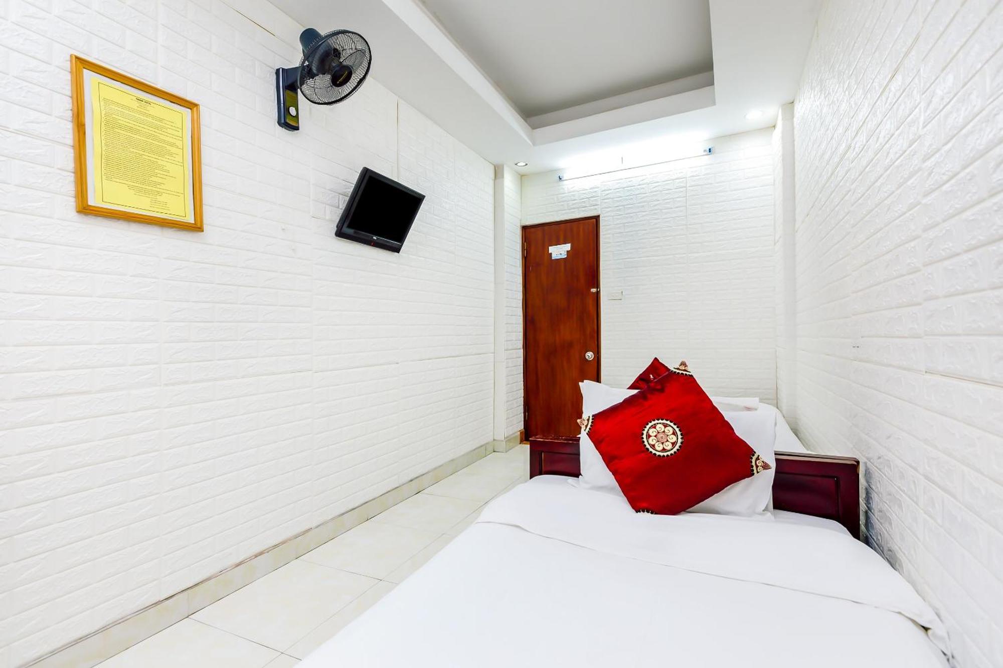 Oyo 604 Queen Hotel Spot-On Ханой Экстерьер фото